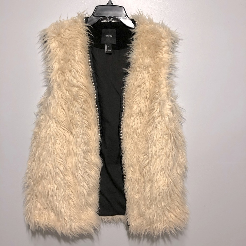 Forever 21 Faux Fur beige cardigan with silver studded trim
large‎